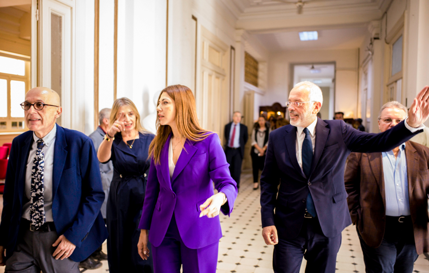 Στην Αίγυπτο η Σοφία Ζαχαράκη &#8211; Συνάντηση με τον πατριάρχη Αλεξανδρείας Θεόδωρο Β&#8217; και επίσκεψη στα ελληνικά σχολεία του Καϊρου