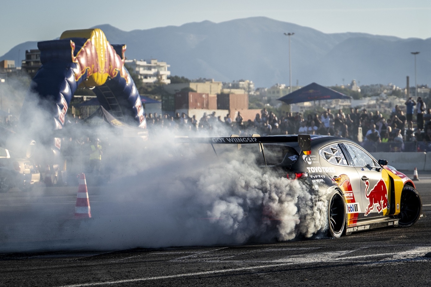 RED BULL MAD MIKE TOUR: Εκρηκτική πρεμιέρα για το απόλυτο motorsport θέαμα και τον Mad Mike, στο Ηράκλειο Κρήτης