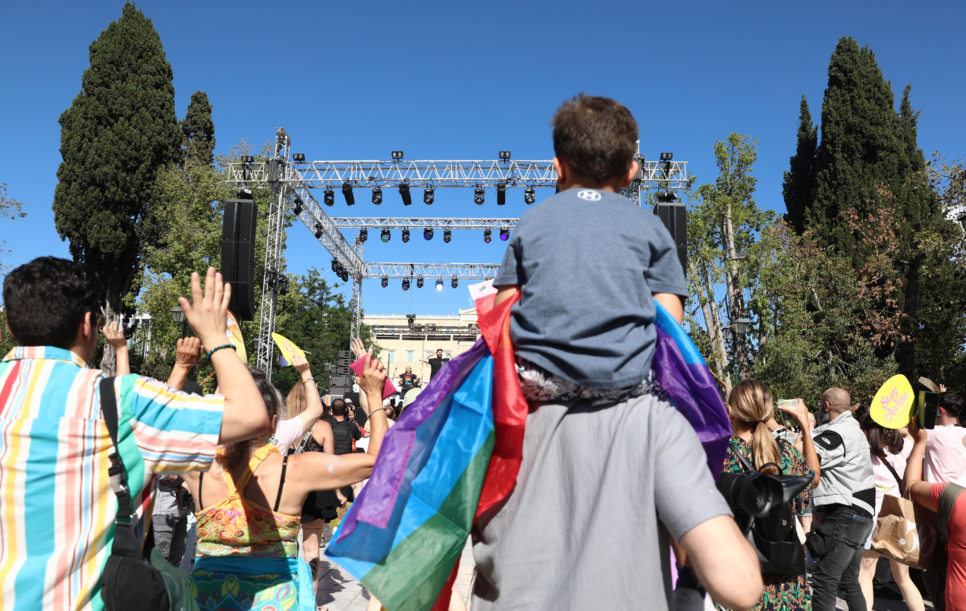 Athens Pride 2026: Πλήθος κόσμου στην Αθήνα για τη μεγάλη Πορεία Υπερηφάνειας &#8211; «Θέλω να αγαπάω ελεύθερα»