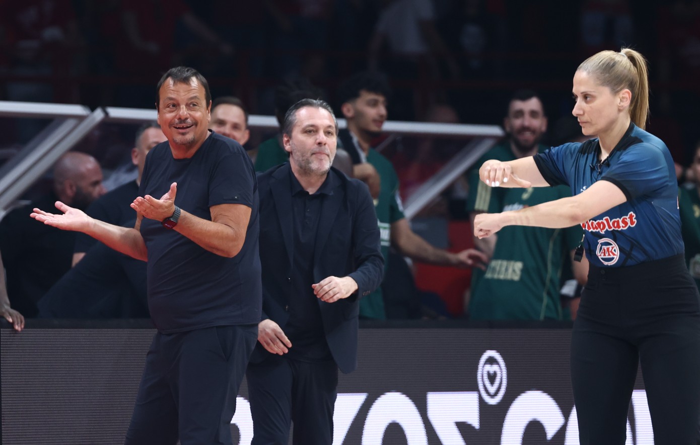 Ολυμπιακός &#8211; Παναθηναϊκός: Το σφύριγμα της Τσαρούχα στο φινάλε που έκανε έξαλλους τους «πράσινους»