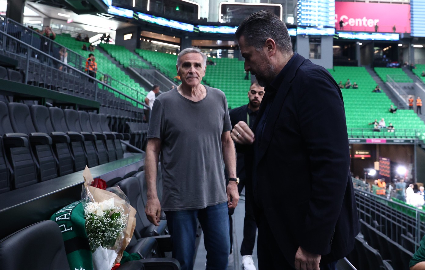 Παναθηναϊκός &#8211; Ολυμπιακός: Λουλούδια από τους «ερυθρόλευκους» στη μνήμη του Παύλου Γιαννακόπουλου &#8211; Δηλώσεις Μπαφέ