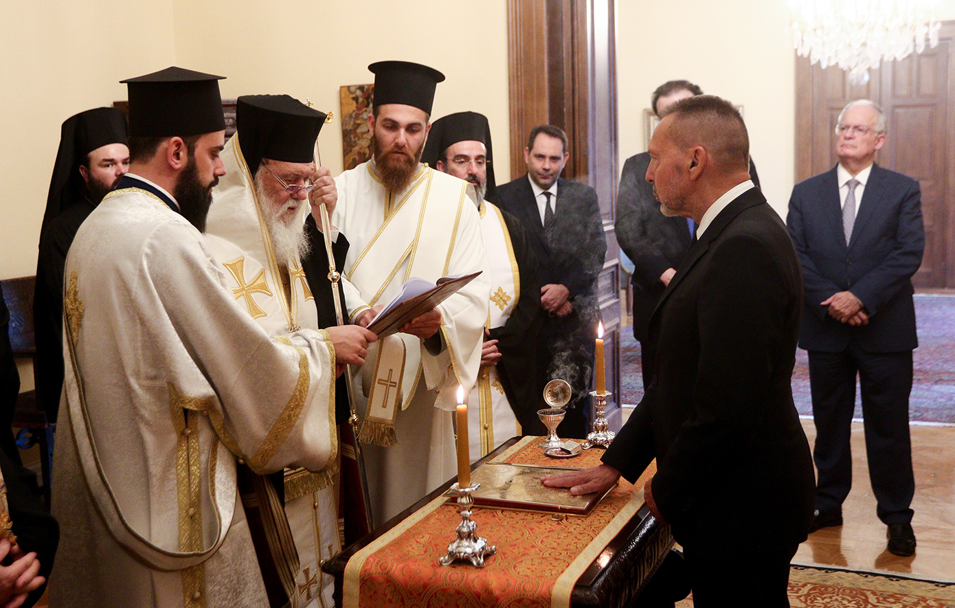 Ο Γιάννης Στουρνάρας ορκίστηκε για τρίτη φορά διοικητής της Τράπεζας της Ελλάδος