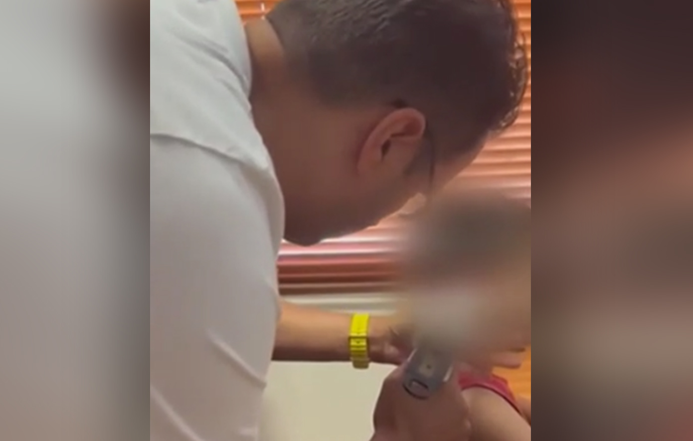Η Εφορία θα έπαιρνε επίδομα 9χρονου για ακουστικά βαρηκοΐας, λόγω χρέους &#8211; «Τιμωρείται το παιδί»