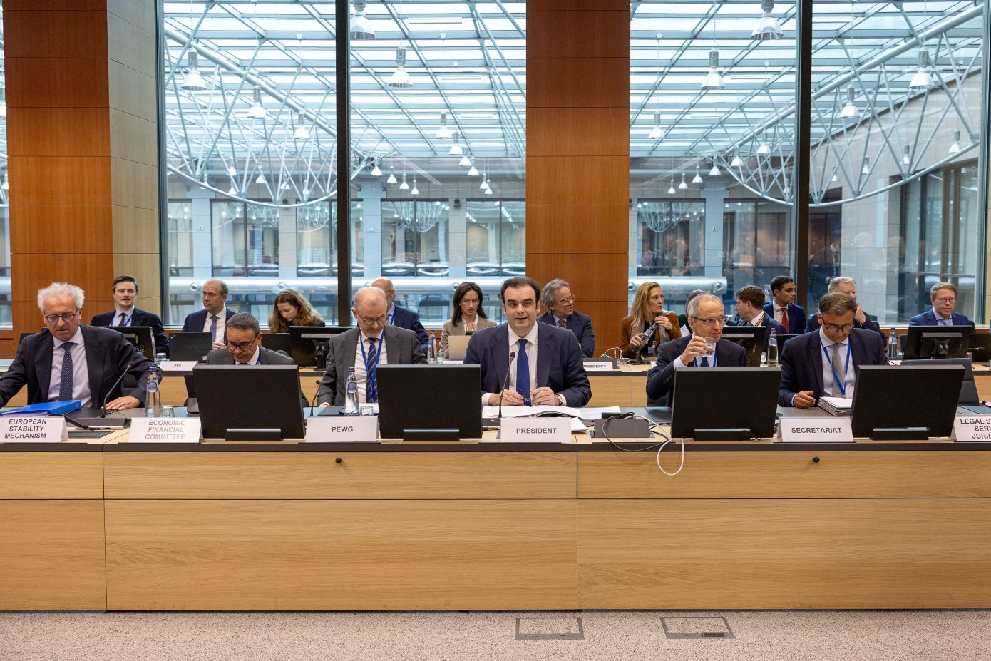 Τετ α τετ Πιερρακάκη &#8211; Γιούνκερ: Κανείς δεν θα πίστευε πριν από χρόνια ότι θα ερχόταν η μέρα που Έλληνας θα βρισκόταν στο τιμόνι του Eurogroup