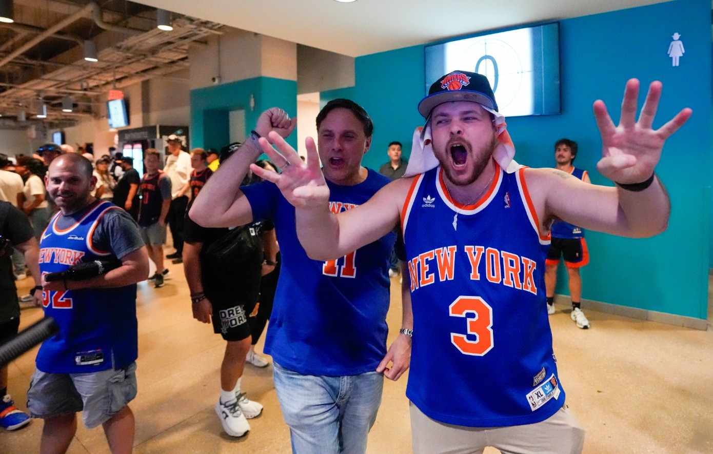NBA: 26 συλλήψεις και τραυματίας αστυνομικός μετά τη νέα νίκη των Νικς επί των Σπερς