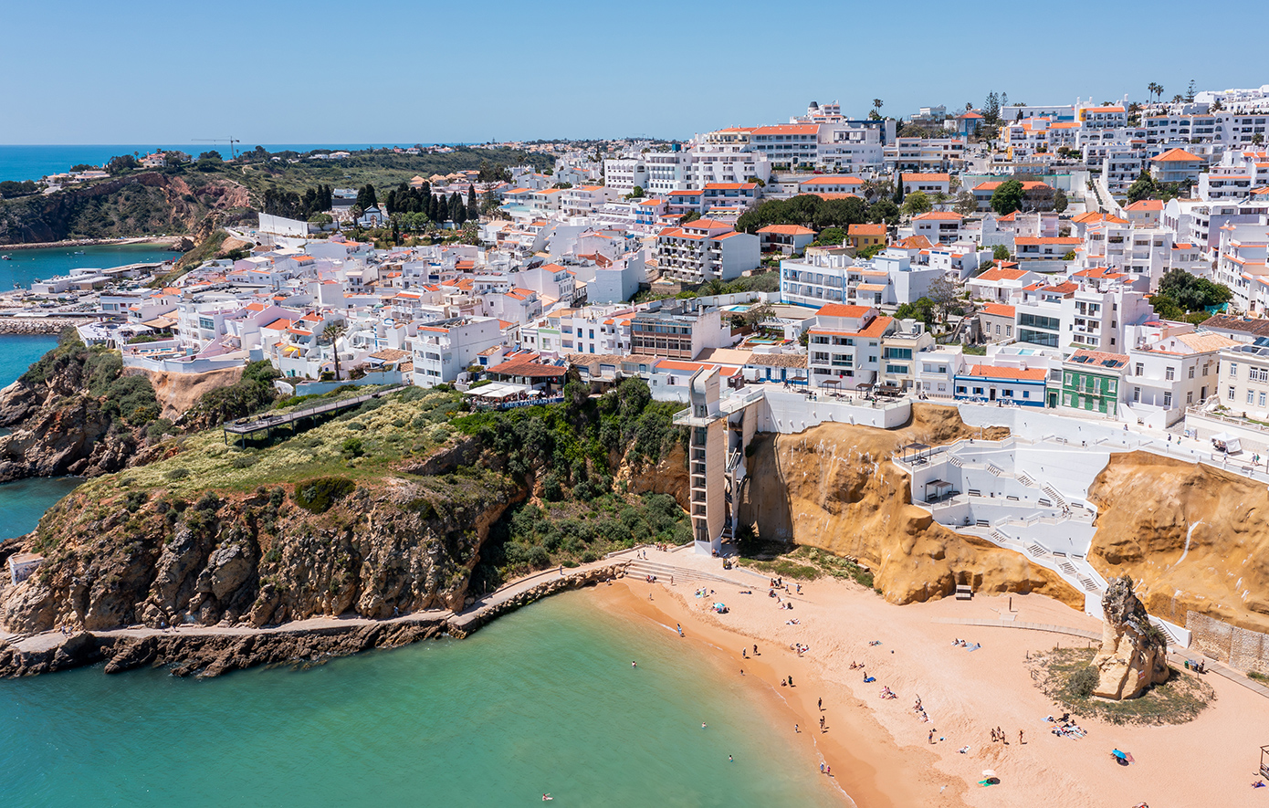 Albufeira: Η παραθαλάσσια πόλη στην Πορτογαλία που προσελκύει επισκέπτες στον Ατλαντικό