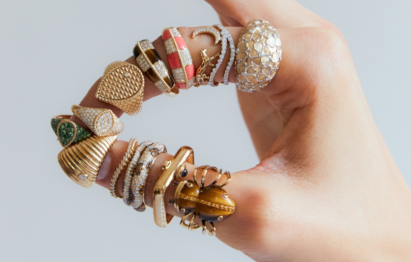 Όταν το fine jewelry συναντά τη σύγχρονη γαλλική αισθητική: Η Yvonne Léon στον SERKOS