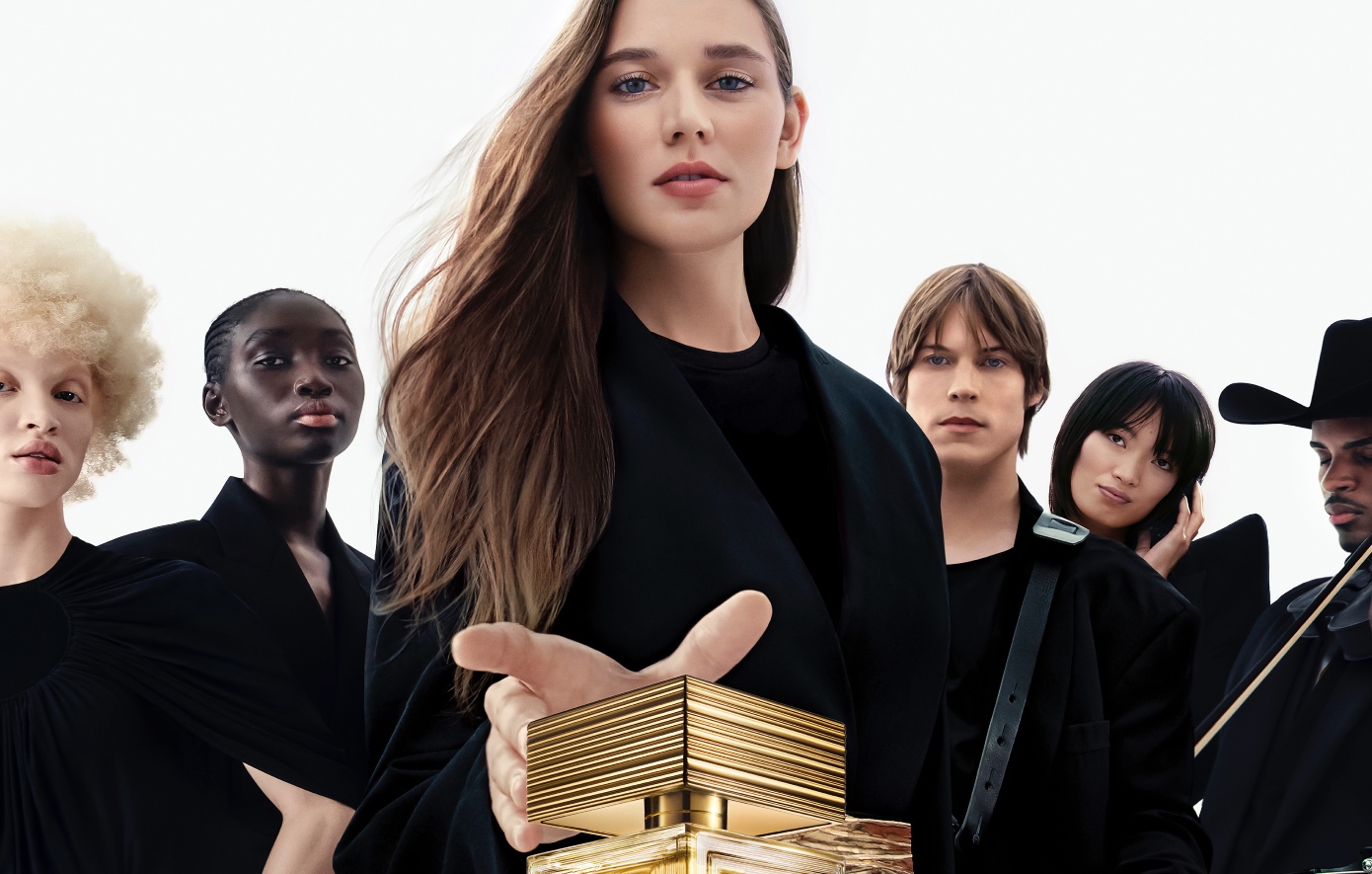 Ο οίκος Balmain γράφει νέο κεφάλαιο στην ομορφιά και μόλις έφτασε στην Ελλάδα