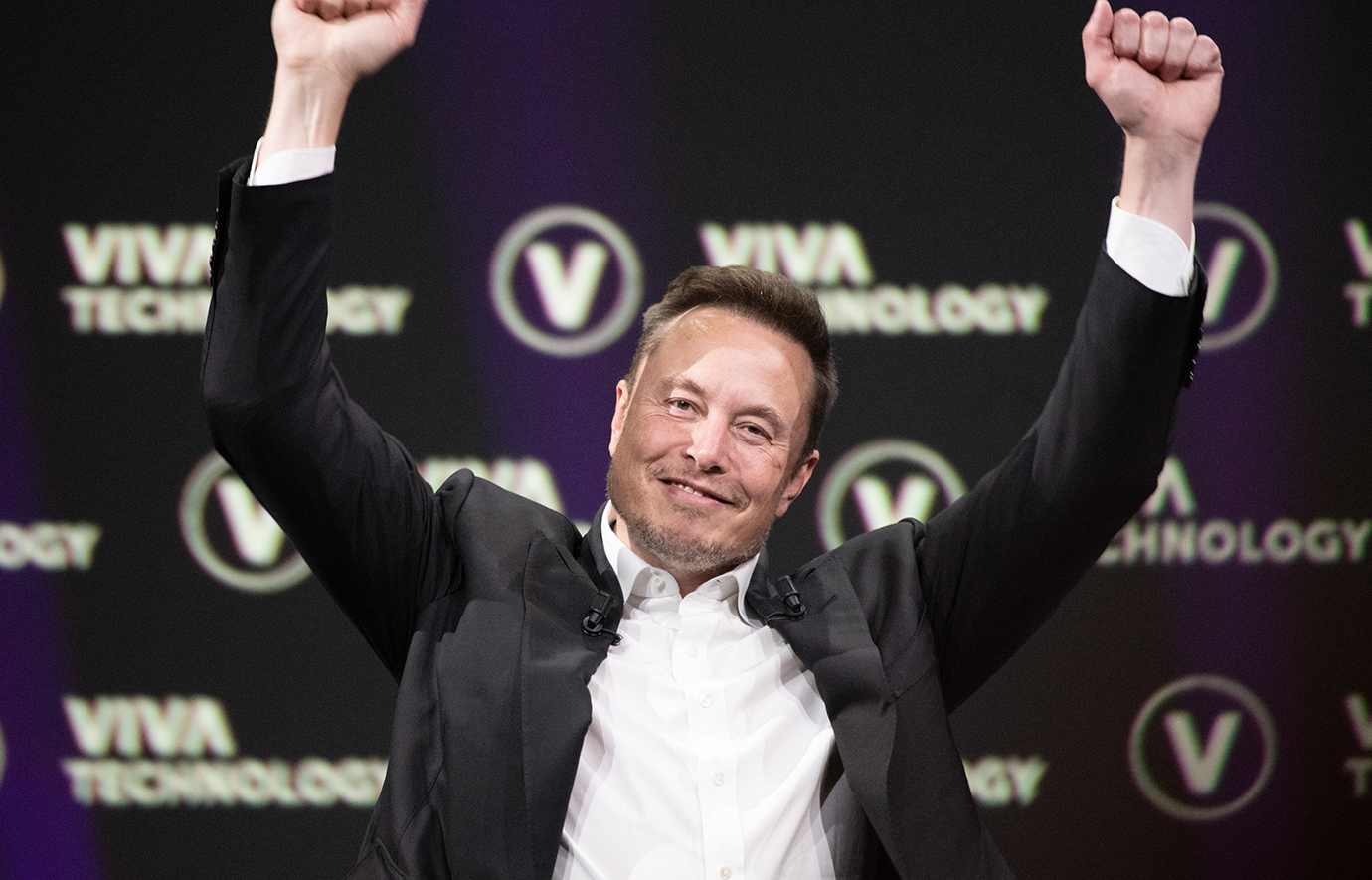 «Εκτοξεύτηκε» η SpaceX: Ο Έλον Μασκ είναι επισήμως ο πρώτος τρισεκατομμυριούχος στην ιστορία