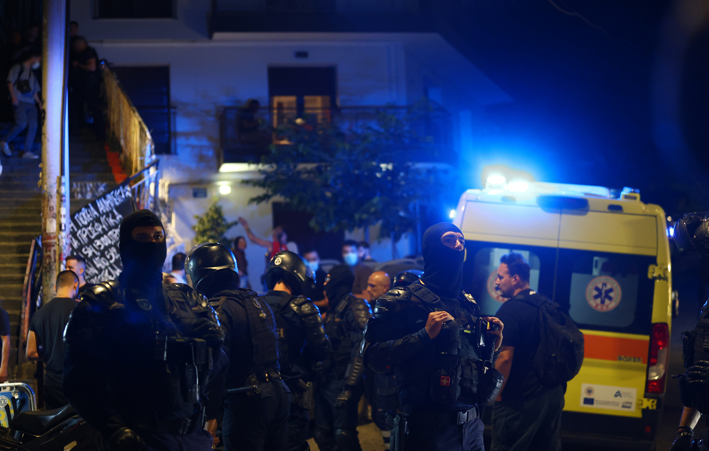 Άγριο έγκλημα στα Εξάρχεια: Πυροβόλησε άνδρα πέντε φορές στο κεφάλι