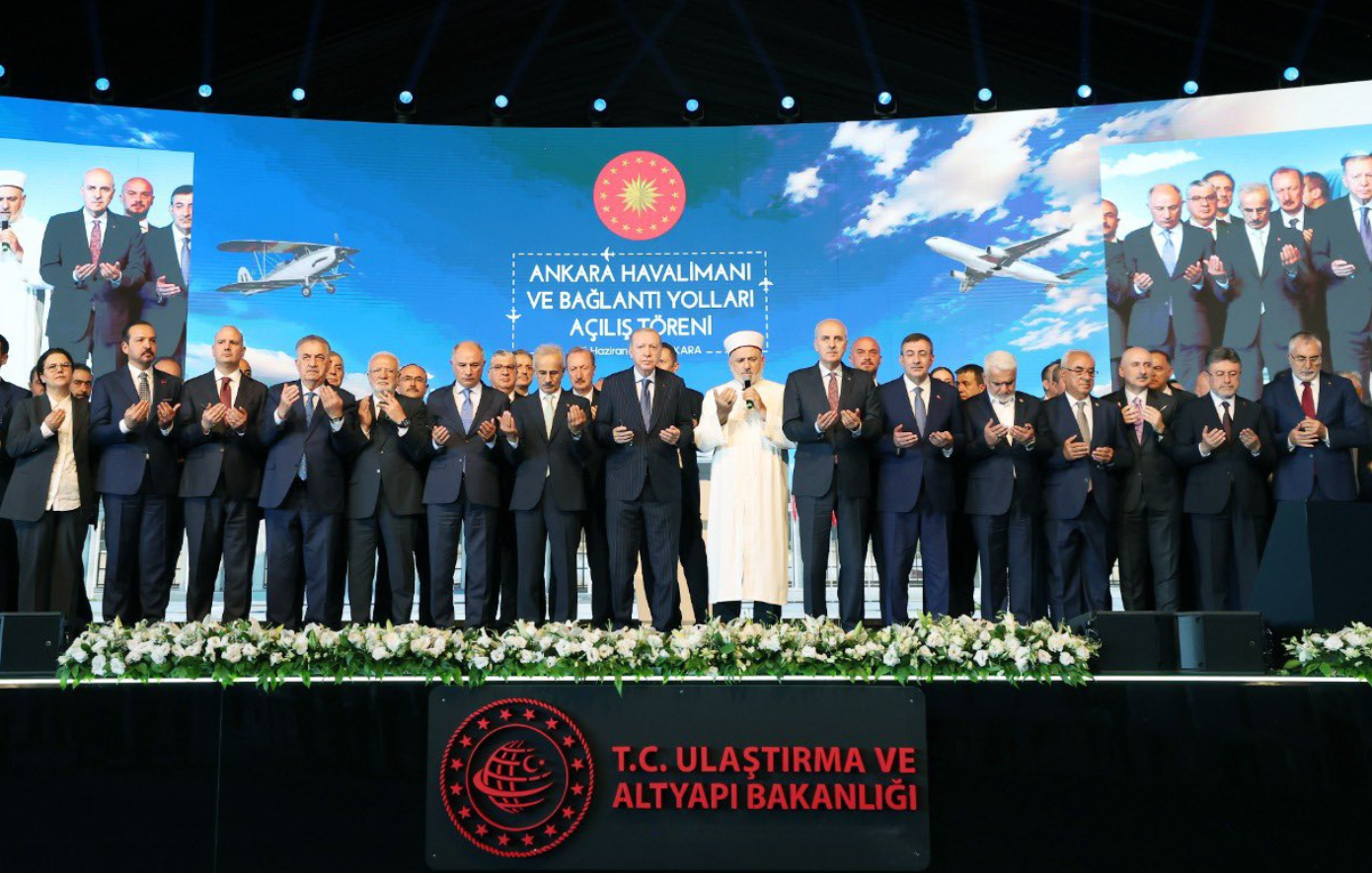 Ο Ερντογάν εγκαινίασε VIP αεροδρόμιο δίπλα στο παλάτι του στην Άγκυρα πριν από τη Σύνοδο του ΝΑΤΟ
