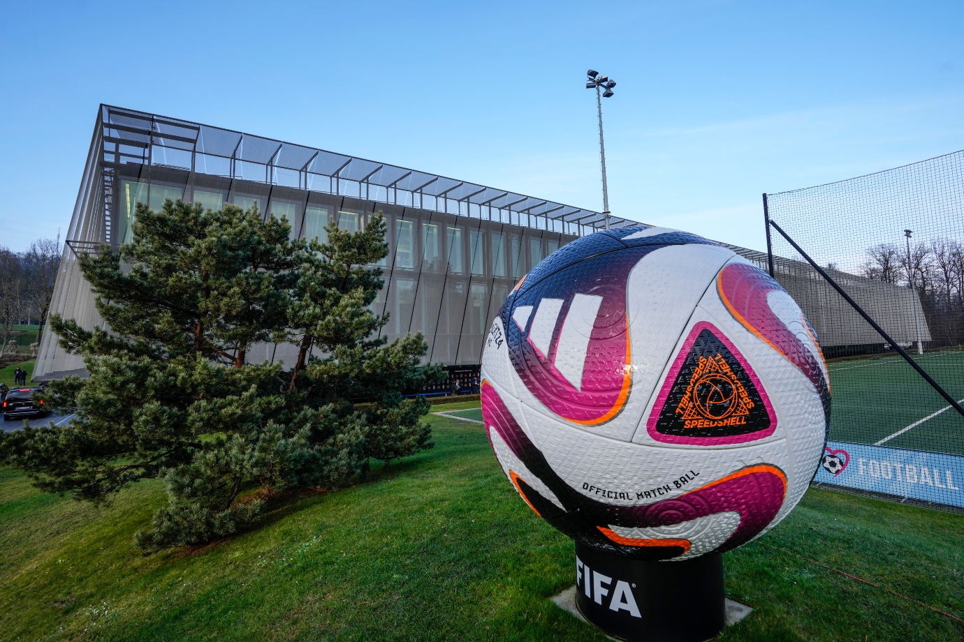 FIFA: Και… επίσημα απαγόρευσε για τους Ιρανούς φιλάθλους τη σημαία του καθεστώτος Σάχη