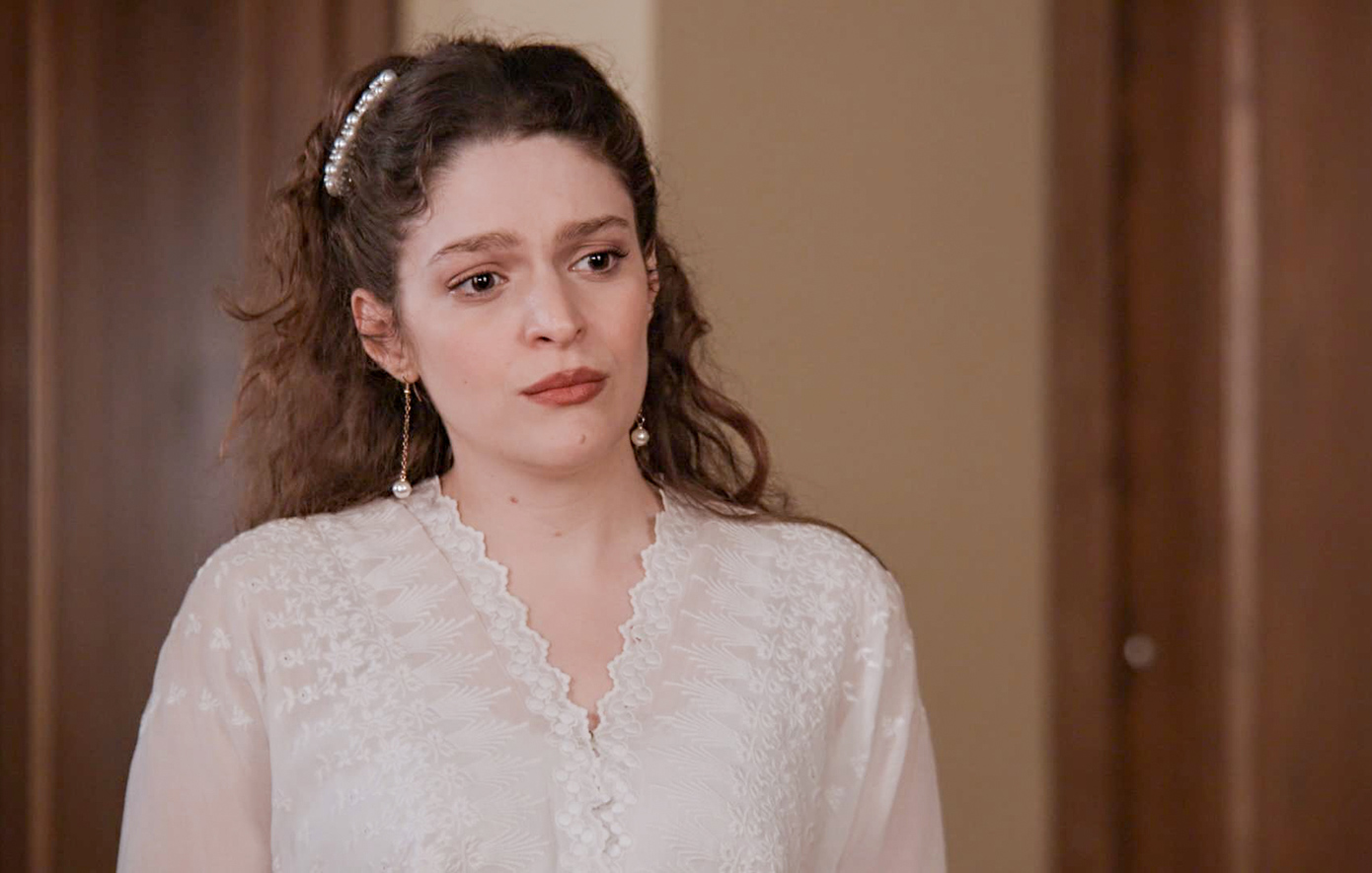 «Grand Hotel»: Ο Πέτρος και η Αλίκη κάνουν σχέδια για τον γάμο τους και ζητούν από τον Νικόλα να γίνει κουμπάρος τους
