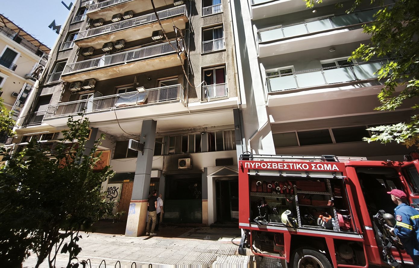 Πυρκαγιά σε χώρο ξενοδοχείου στην Ομόνοια: Από ηλεκτρικό πατίνι ξεκίνησε η φωτιά &#8211; Τρεις τραυματίες