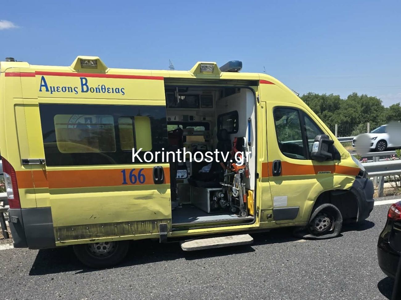 Kαραμπόλα τεσσάρων οχημάτων και ασθενοφόρου στην Ε.Ο. Κορίνθου-Τριπόλεως &#8211; Στο νοσοκομείο οι τραυματίες