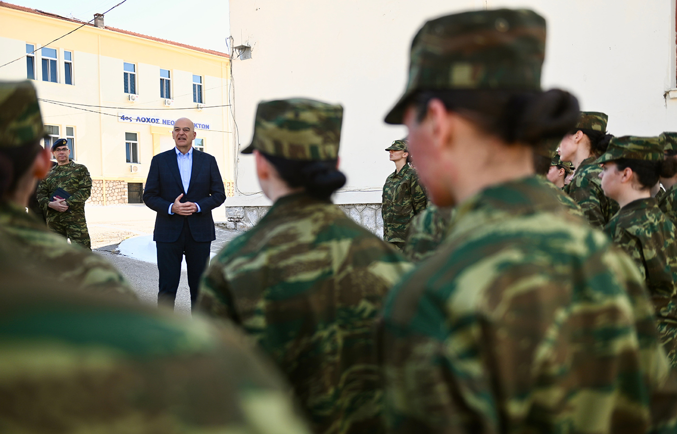 Ν. Δένδιας από τη Λαμία: Θεσμική τομή η κατάταξη των πρώτων εθελοντριών οπλιτών των Ενόπλων Δυνάμεων