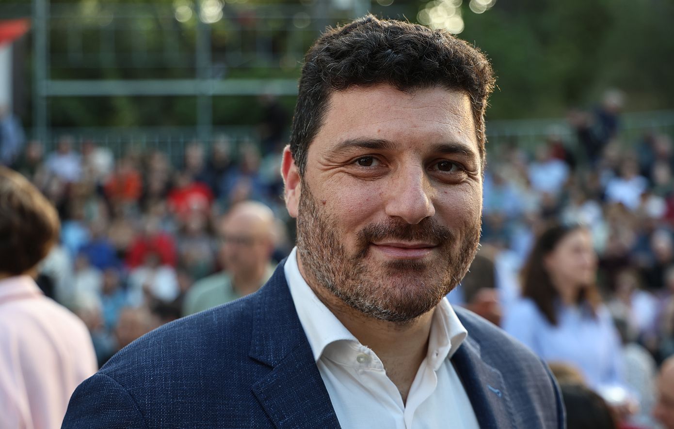 Τεμπονέρας: Ο μύθος για καλές και αξιοπρεπείς δουλειές της κυρίας Κεραμέως και του κυρίου Μητσοτάκη καταρρέει με πάταγο