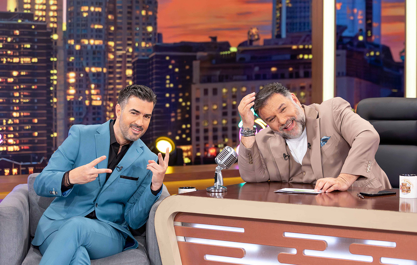 «The 2Night Show» με τον Γρηγόρη Αρναούτογλου: Καλεσμένοι ο Γιάννης Τσιμιτσέλης και το pop συγκρότημα «ONE»