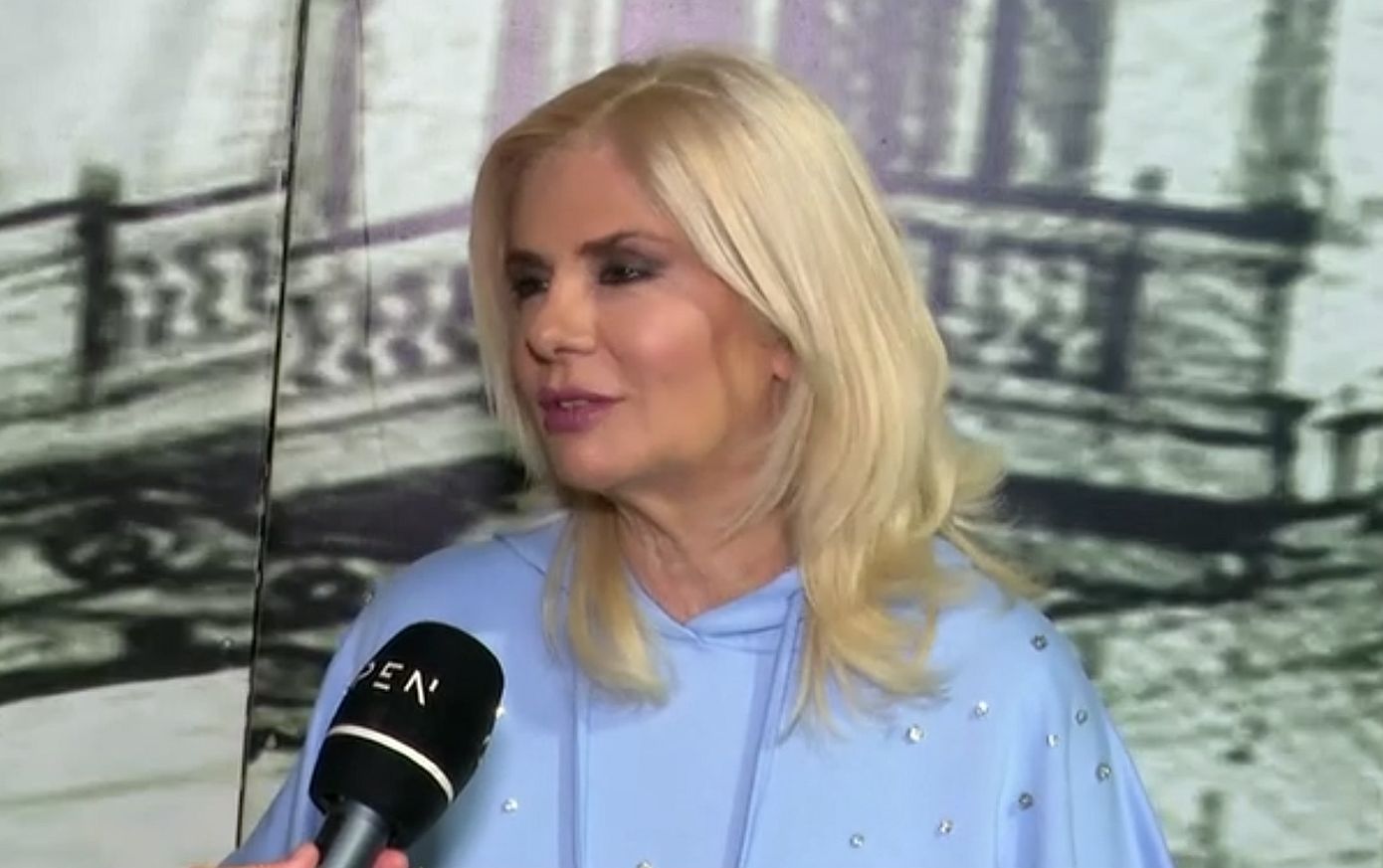 Βάσια Παναγοπούλου: Εντυπωσιακή αλλαγή με ξανθά μαλλιά για τις «Μπλε ώρες» του Αντρέα Γεωργίου