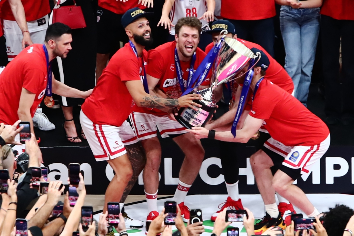 Βεζένκοβ: Η Ένωση των παικτών της Euroleague τον ανέδειξε MVP της σεζόν