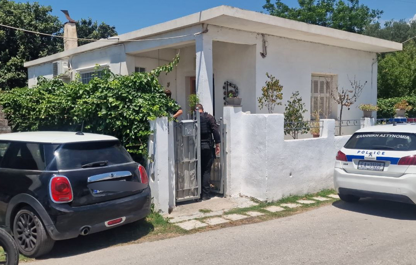Φριχτό έγκλημα στο Αίγιο: Νεκροί μητέρα και 26χρονος γιος σε λίμνη αίματος στο σπίτι τους &#8211; Η 54χρονη πάλεψε με τον δολοφόνο