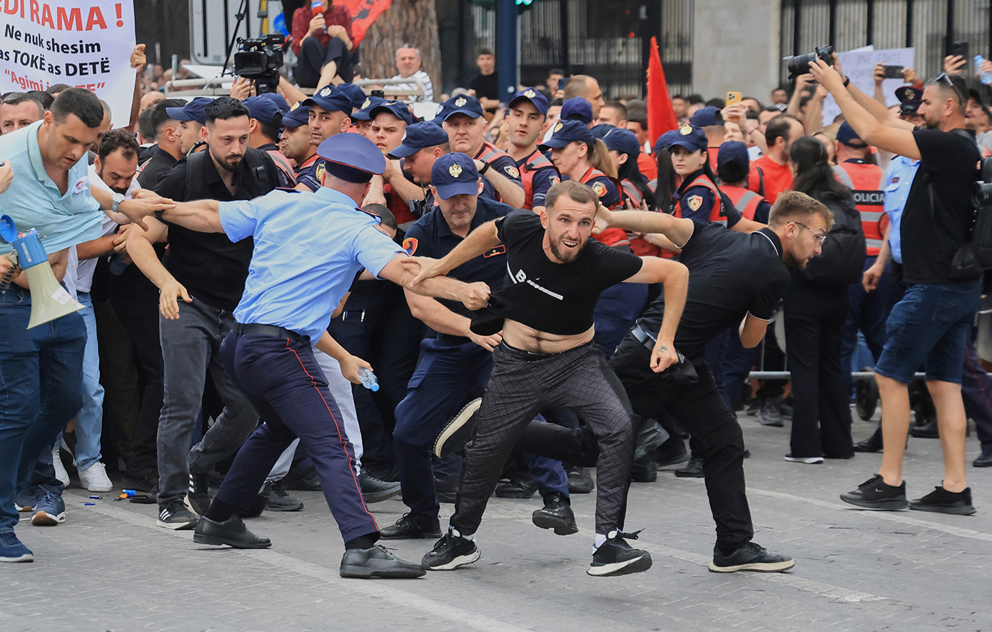 Οι αντιδράσεις στην Αλβανία για το πολυτελές θέρετρο του Τζάρεντ Κούσνερ κλιμακώνονται &#8211; Μαζικές διαδηλώσεις για το συγκρότημα των 1,6 δισ. δολαρίων