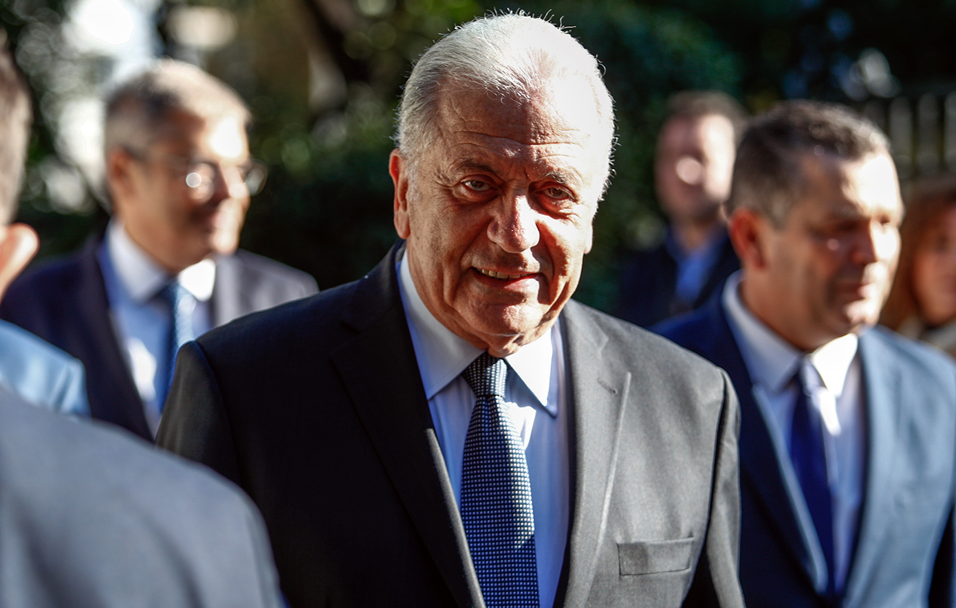 Στη Βουλή διαβιβάστηκε το αίτημα άρσης ασυλίας για τον Δημήτρη Αβραμόπουλο &#8211; Ποια αδικήματα τού αποδίδουν οι Βέλγοι