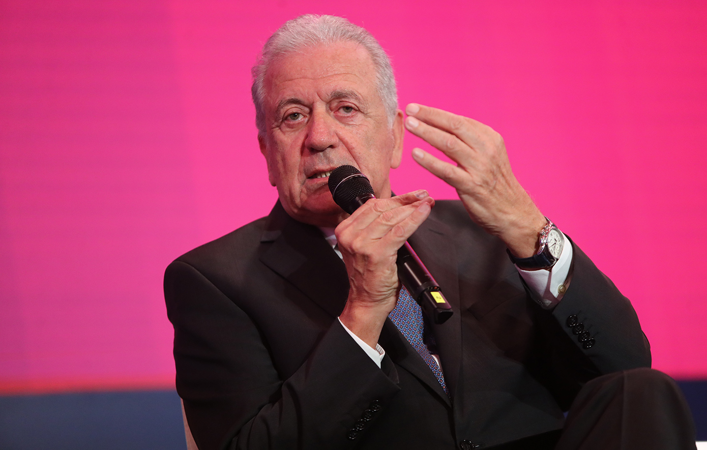 Ομόφωνα άρση ασυλίας του Δ. Αβραμόπουλου εισηγείται η Επιτροπή Δεοντολογίας της Βουλής
