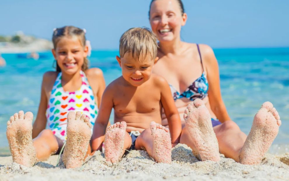 Είσαι single γονέας; 6 tips για να περάσεις όμορφες διακοπές με τα παιδιά