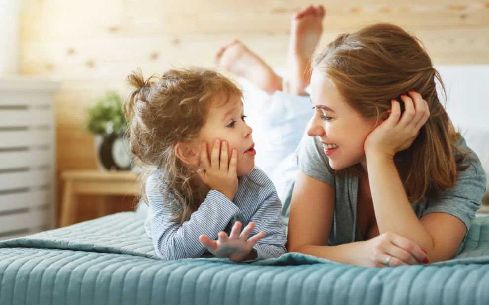 5 εύκολοι τρόποι για να ενισχύσετε την ομιλία του παιδιού στο σπίτι σύμφωνα με μία λογοθεραπεύτρια