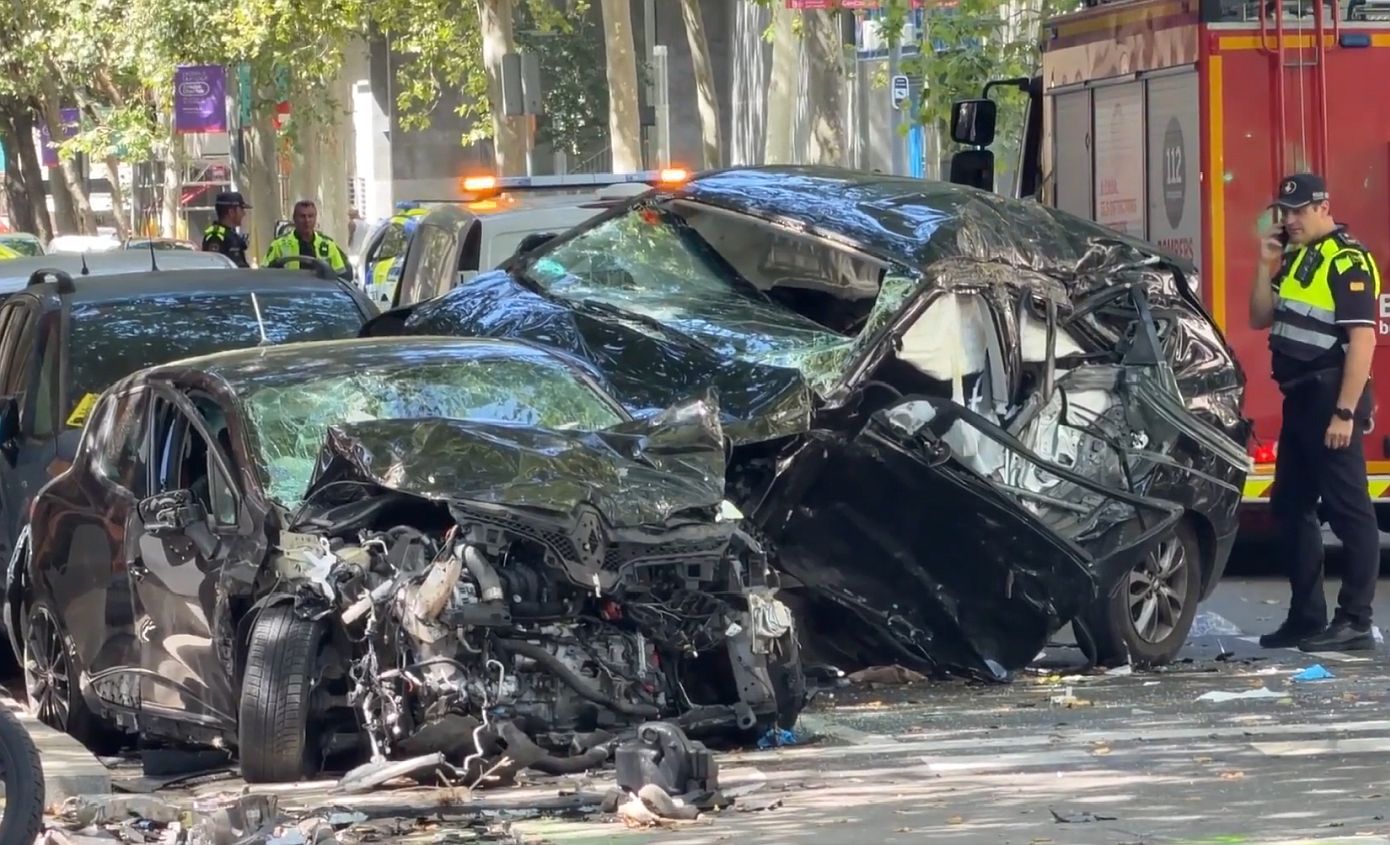 Βαρκελώνη: Δύο νεκροί όταν οδηγός που προσπαθούσε να διαφύγει από την αστυνομία εμβόλισε όχημα σε φανάρι