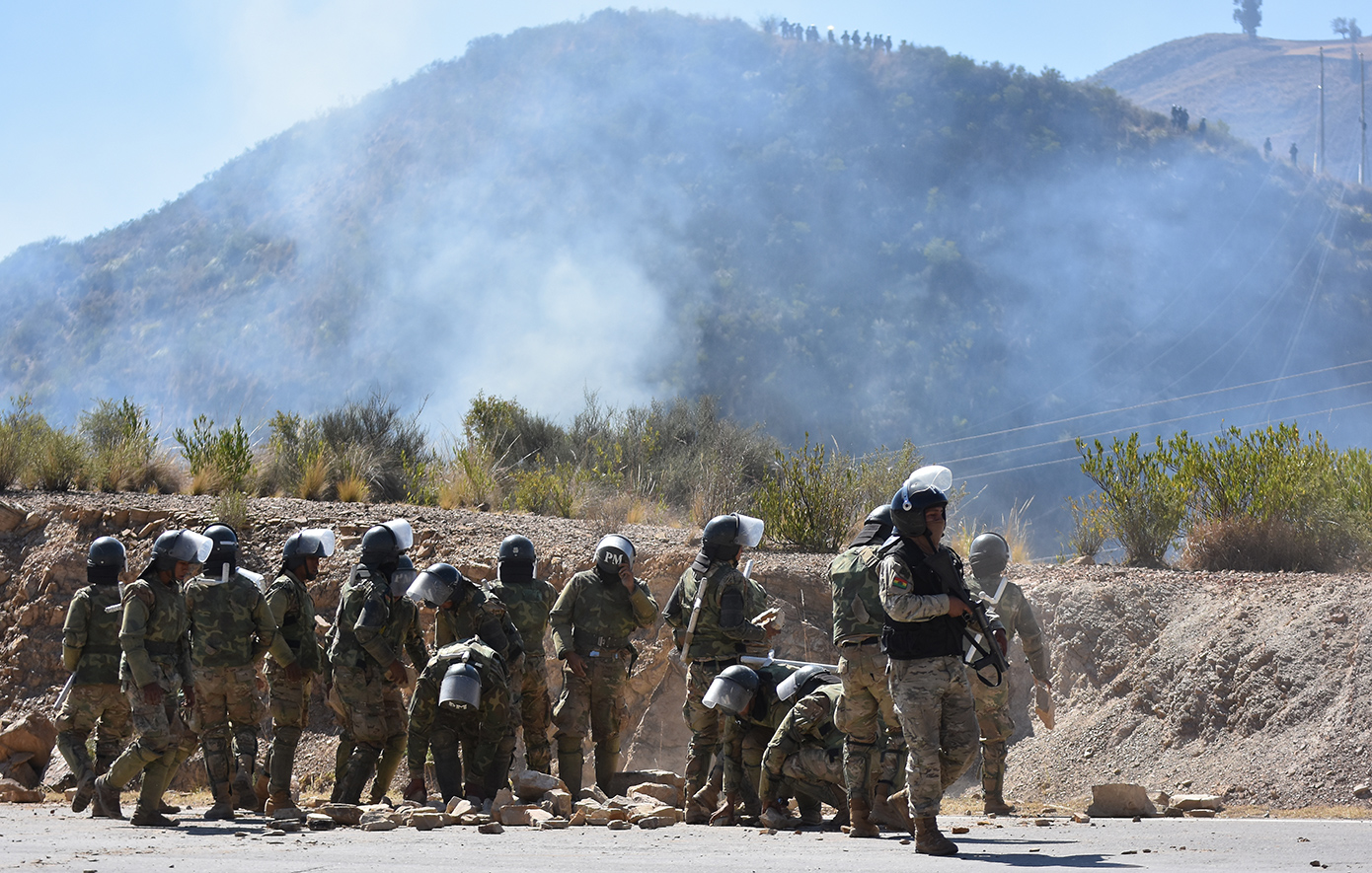 Άγριες συμπλοκές στη Βολιβία μετά την επιβολή κατάστασης εκτάκτου ανάγκης