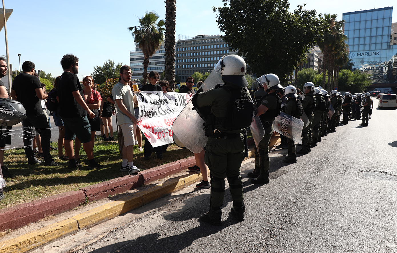 Κινητοποίηση στον Πειραιά: Διαδηλωτές προσπαθούν να αποτρέψουν την αποβίβαση Ισραηλινών τουριστών από κρουαζιερόπλοιο