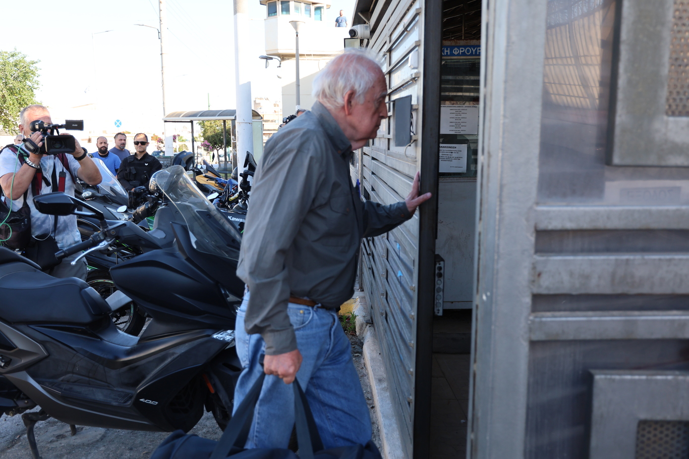 Τη νύχτα στη ΓΑΔΑ πέρασε ο Αλέξανδρος Γιωτόπουλος – Σήμερα οδηγείται στον εισαγγελέα για να επιστρέψει στον Κορυδαλλό