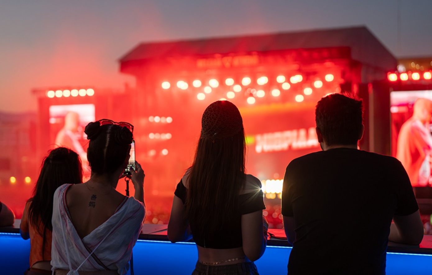 Το live των Ημισκούμπρια στο Release Athens Festival ένωσε διαφορετικές γενιές (vid.) – Πώς η Allwyn απογείωσε μια μαγική μουσική εμπειρία
