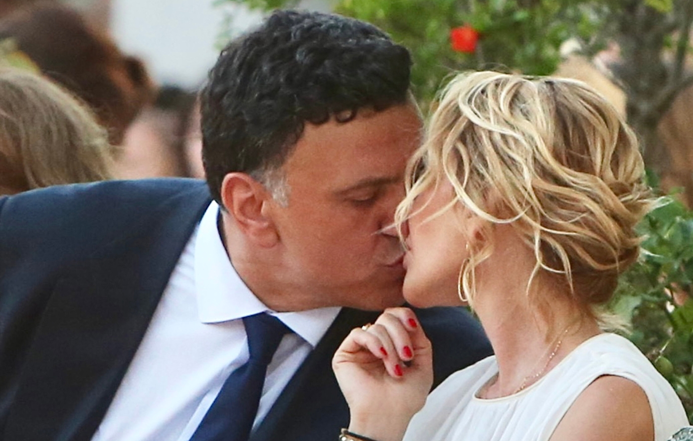 Τζένη Μπαλατσινού &#8211; Βασίλης Κικίλιας: Τρυφερό φιλί σε βραδιά μόδας
