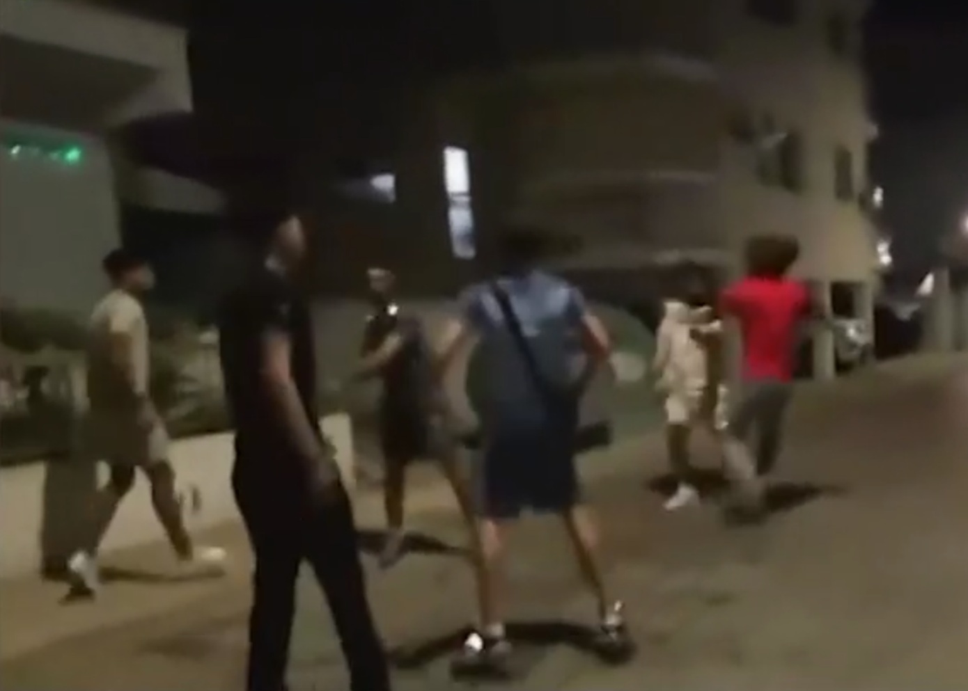 Απίστευτες εικόνες στην Αγία Νάπα: Άγριος καβγάς τουριστών σε live streaming μετάδοση