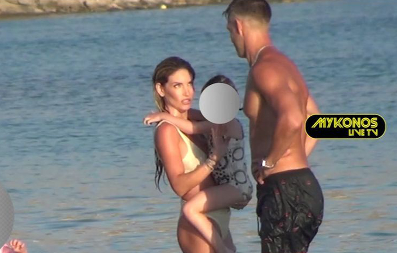 H Αθηνά Οικονομάκου αγκαλιά με την κόρη της στο pre-wedding πάρτι στην Πάρο &#8211; Μαζί με τον Μπρούνο Τσερέλα