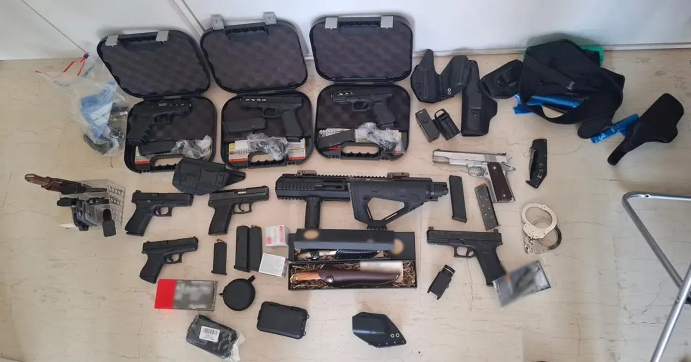 Εγκληματική οργάνωση στη Ζάκυνθο έκρυβε ναρκωτικά και όπλα σε τουριστικά καταλύματα