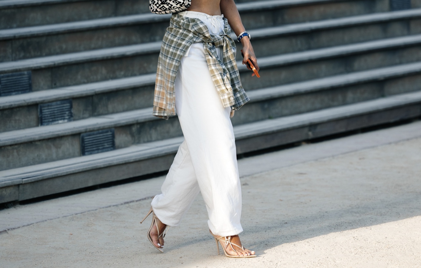 Βρήκαμε 4 κορυφαία παντελόνια των Marks &amp; Spencer &#8211; Από embellished jeans μέχρι αέρινα λινά