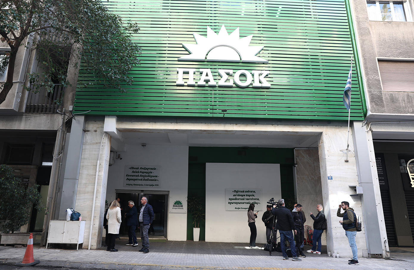 Στους 33 οι βουλευτές του ΠΑΣΟΚ-Κίνημα Αλλαγής μετά την προσχώρηση του Μιχάλη Χουρδάκη