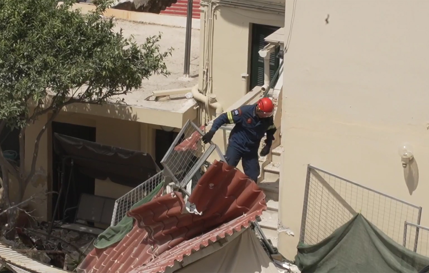 Η εξοργιστική δήλωση μηχανικού για την πολυκατοικία στα Πετράλωνα: «Και η Πίζα γέρνει αλλά δεν πέφτει»