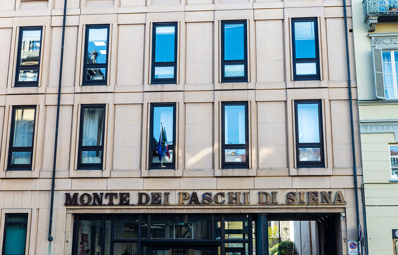 Monte dei Paschi: Η Intesa Sanpaolo διεκδικεί την ιστορική τράπεζα σε μια μάχη εξαγορών που αναδιαμορφώνει το ιταλικό τραπεζικό σύστημα