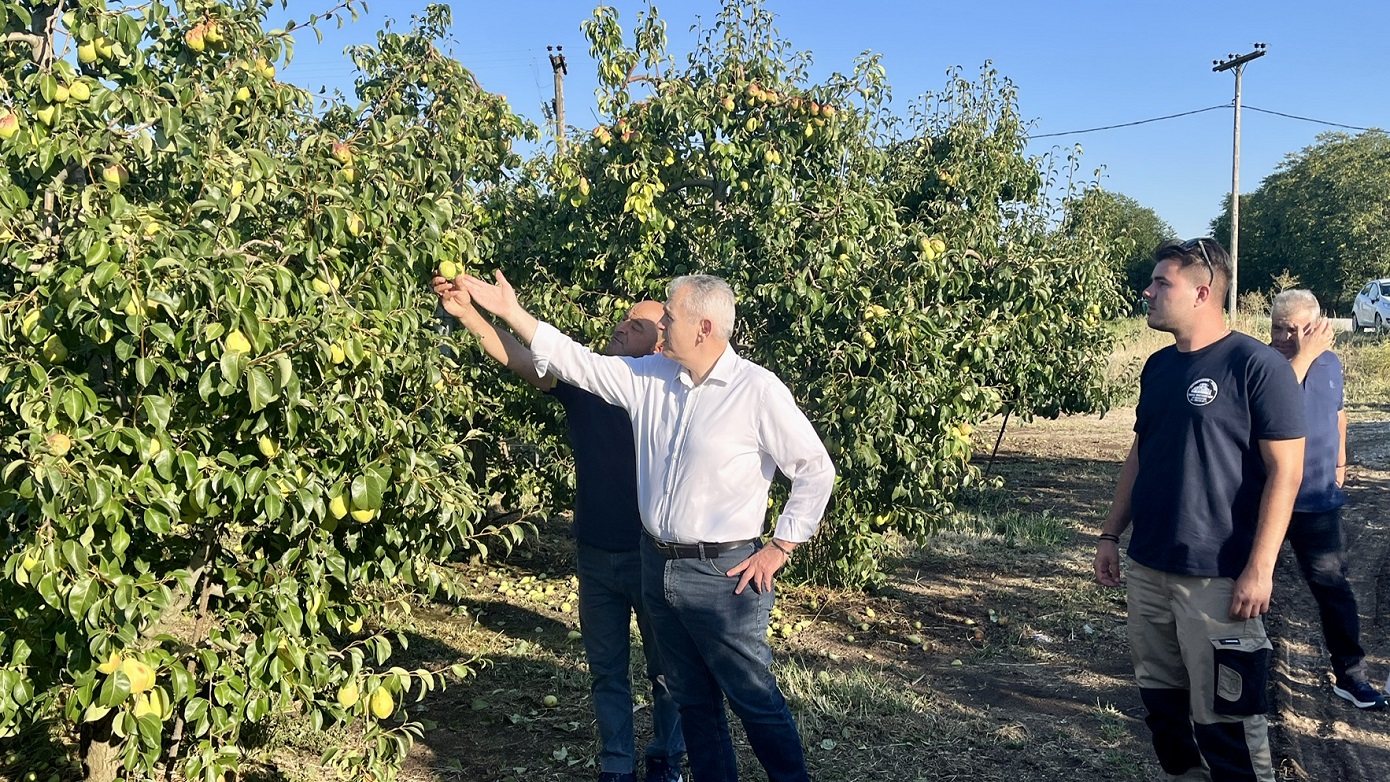 Μ.Χαρακόπουλος σε χαλαζόπληκτα χωριά: «Κανένας παραγωγός δεν θα μείνει μόνος του» &#8211; 100% αποζημίωση και προκαταβολές 65%