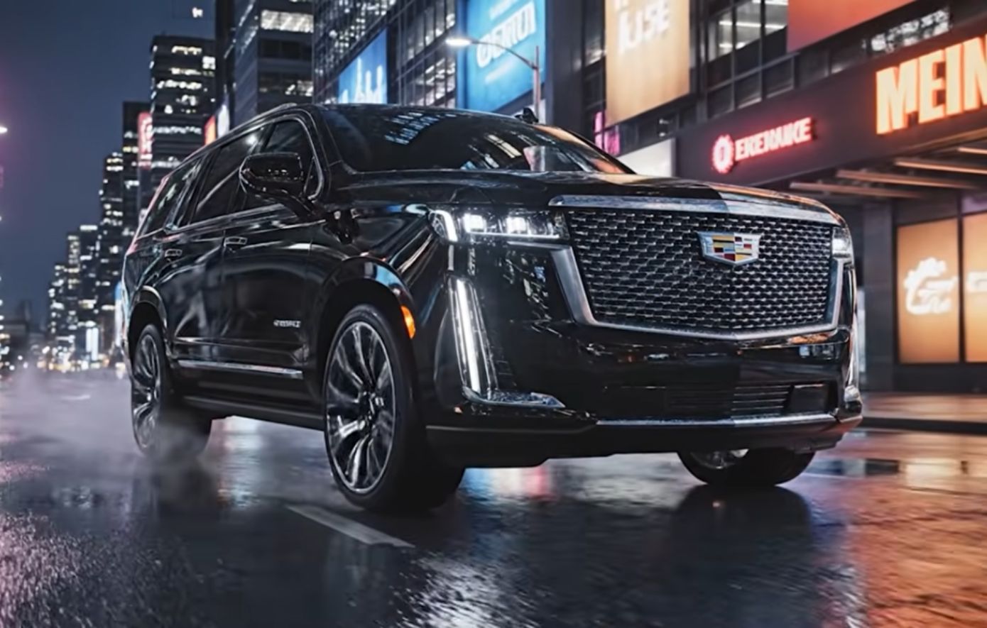 Ιστορικό άλμα για το πολυτελές SUV Cadillac Escalade: Σπάει το φράγμα των 100.000 δολαρίων, σκαρφαλώνοντας στο επίπεδο Luxury