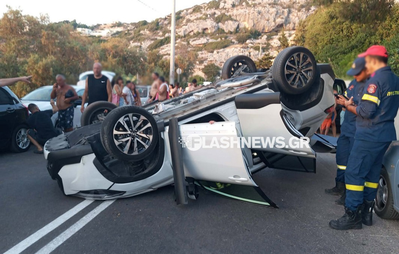 Χανιά: Πανικός στην παραλία του Καλαθά – Τούμπαρε αυτοκίνητο