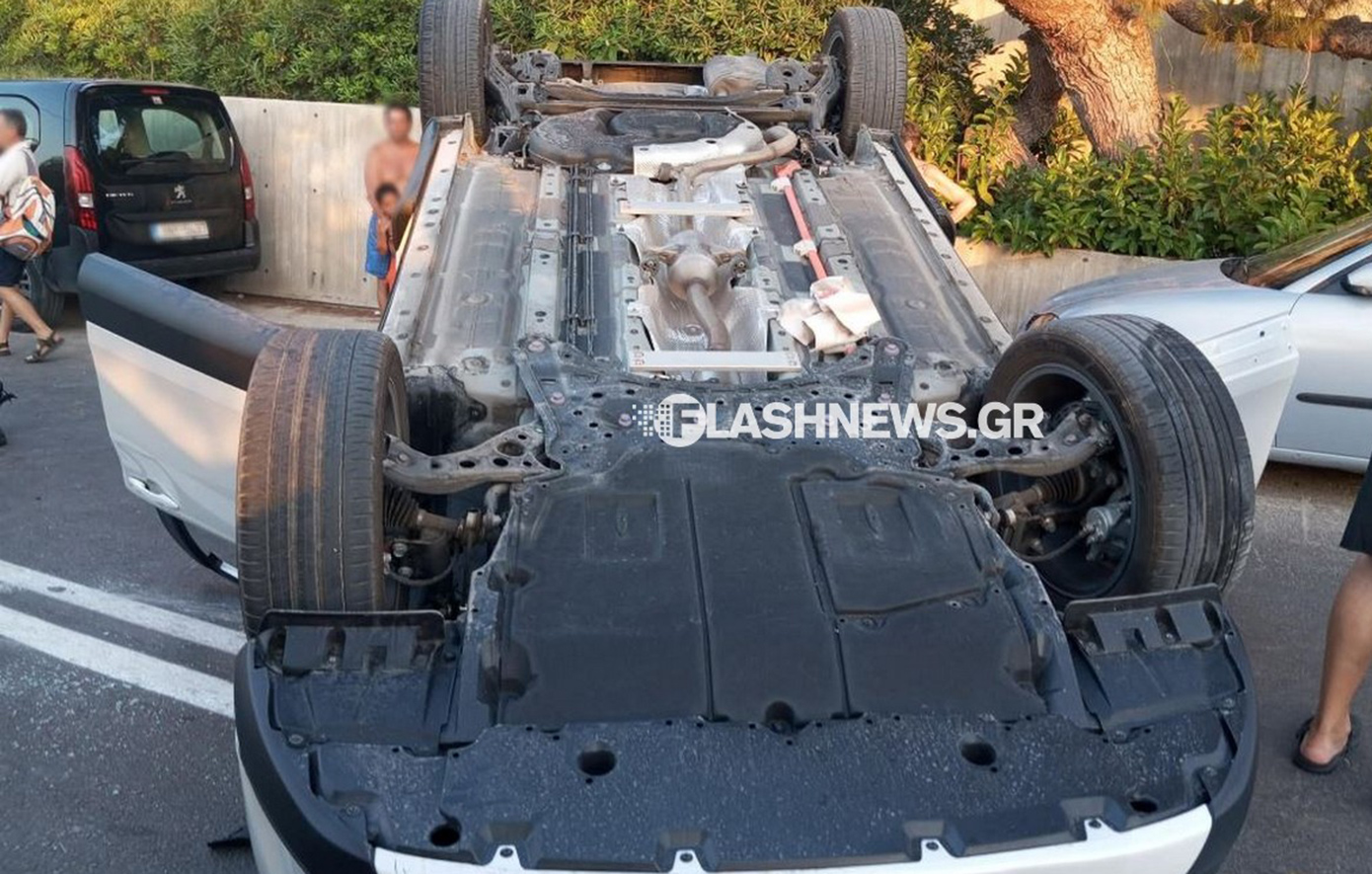 Χανιά: Πανικός στην παραλία του Καλαθά – Τούμπαρε αυτοκίνητο
