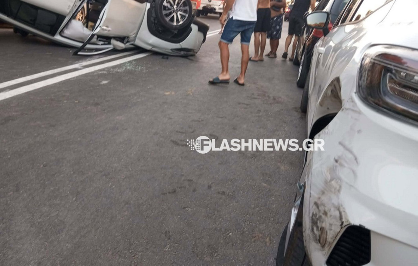 Χανιά: Πανικός στην παραλία του Καλαθά – Τούμπαρε αυτοκίνητο