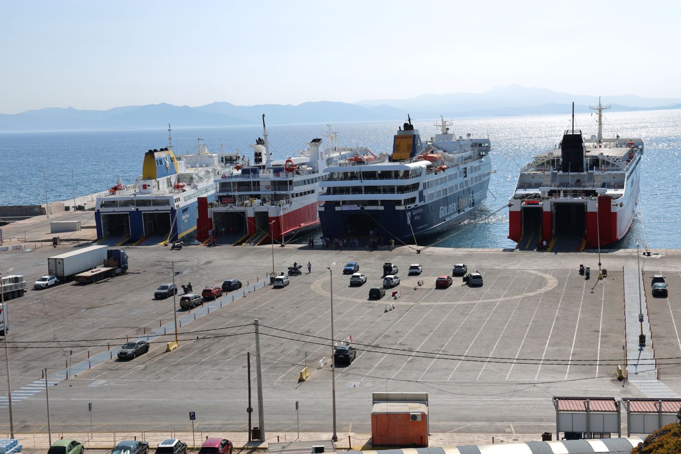 Συγκέντρωση κατοίκων στη Ραφήνα για την κατάσταση στο λιμάνι &#8211; «Αντέχει μόνο για Μαρμάρι, Άνδρο, Τήνο, Μύκονο, δεν μπορεί να καλύψει τις Κυκλάδες»