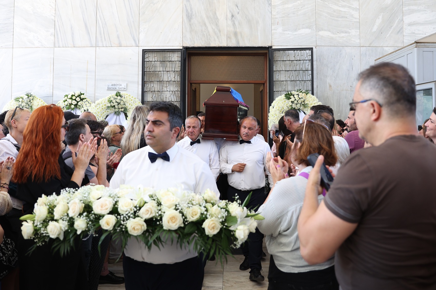 Το τελευταίο «αντίο» στην Πάολα Ρεβενιώτη – Συγκίνηση στο Α&#8217; Νεκροταφείο για την αγωνίστρια των ανθρωπίνων δικαιωμάτων